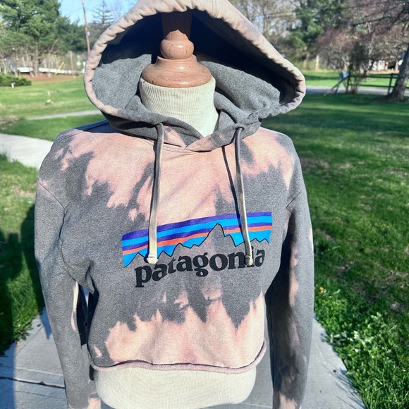Patagonia Tops - Patagonia cropped hoodie M